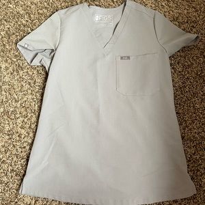 FIGS scrubs. CEMENT.one pocket top XXS, Zamora pants XXS, Cade cargo XXS TALL